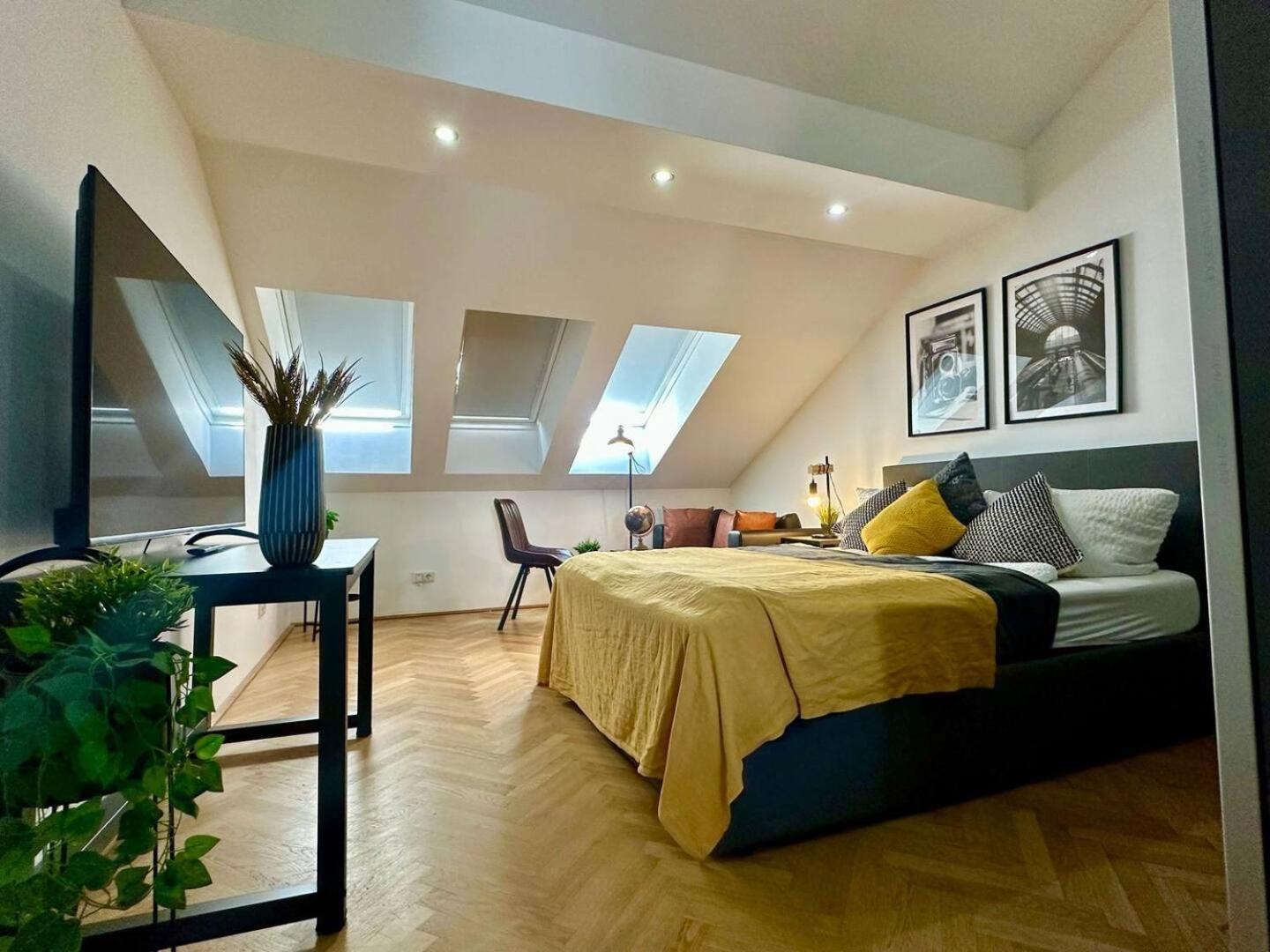 Designer Apartments, 2 Min To U1 Reumannplatz Apartment *